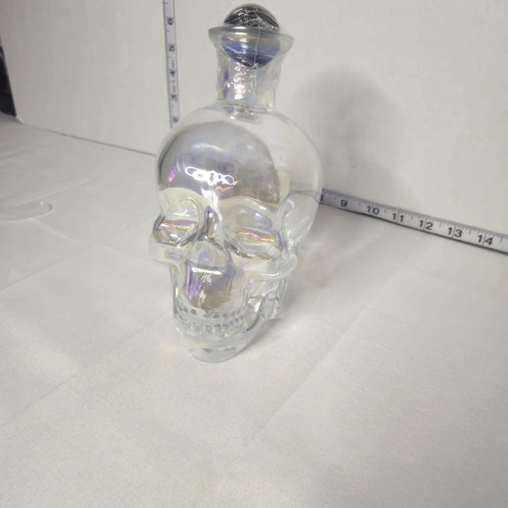 WAY TO CELEBRATE GLASS SKULL SHAPE IRIDESCENT‎ DECANTER